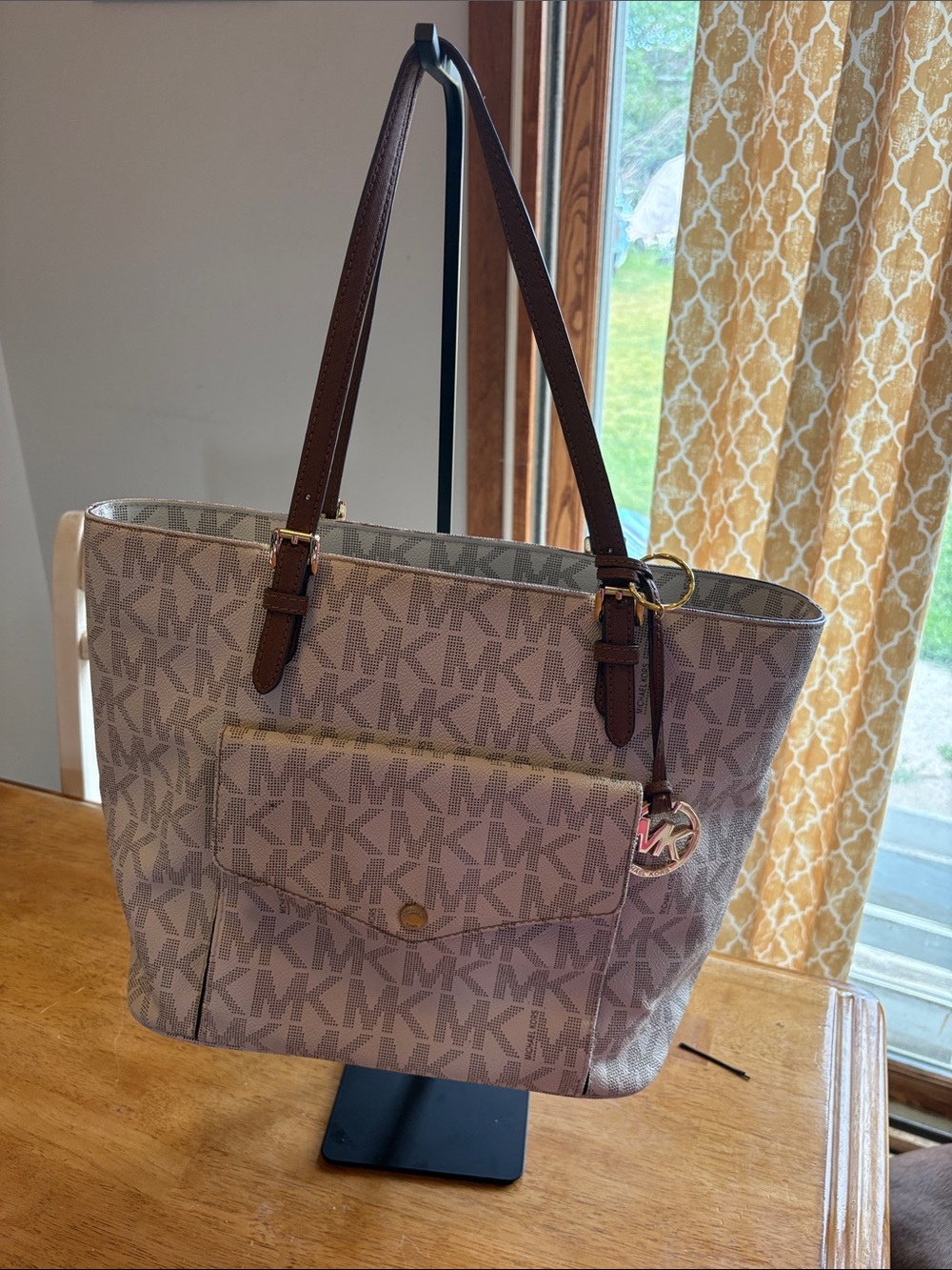 Michael Tote with Front Pocket and laptop compartment